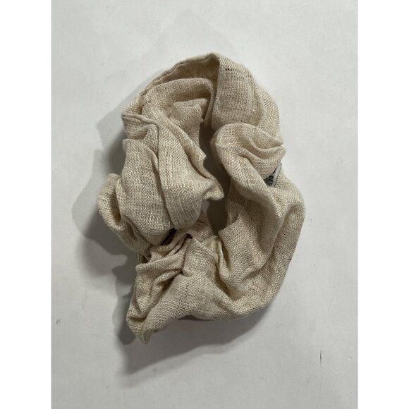 Atelier Des Femmes Linen Scrunchie in Cream - Picture 3 of 4